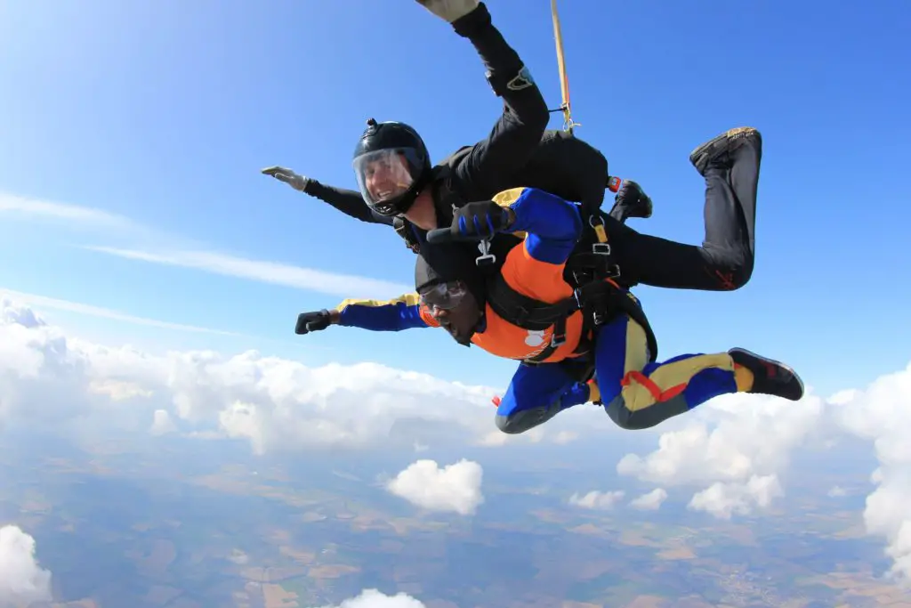 adrenaline junkie bucket list - skydiving over England UK 